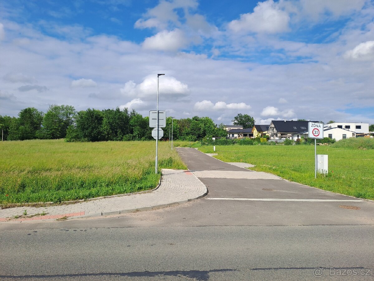 Prodej stavebního pozemku 912 m² Sezemice_Počaply