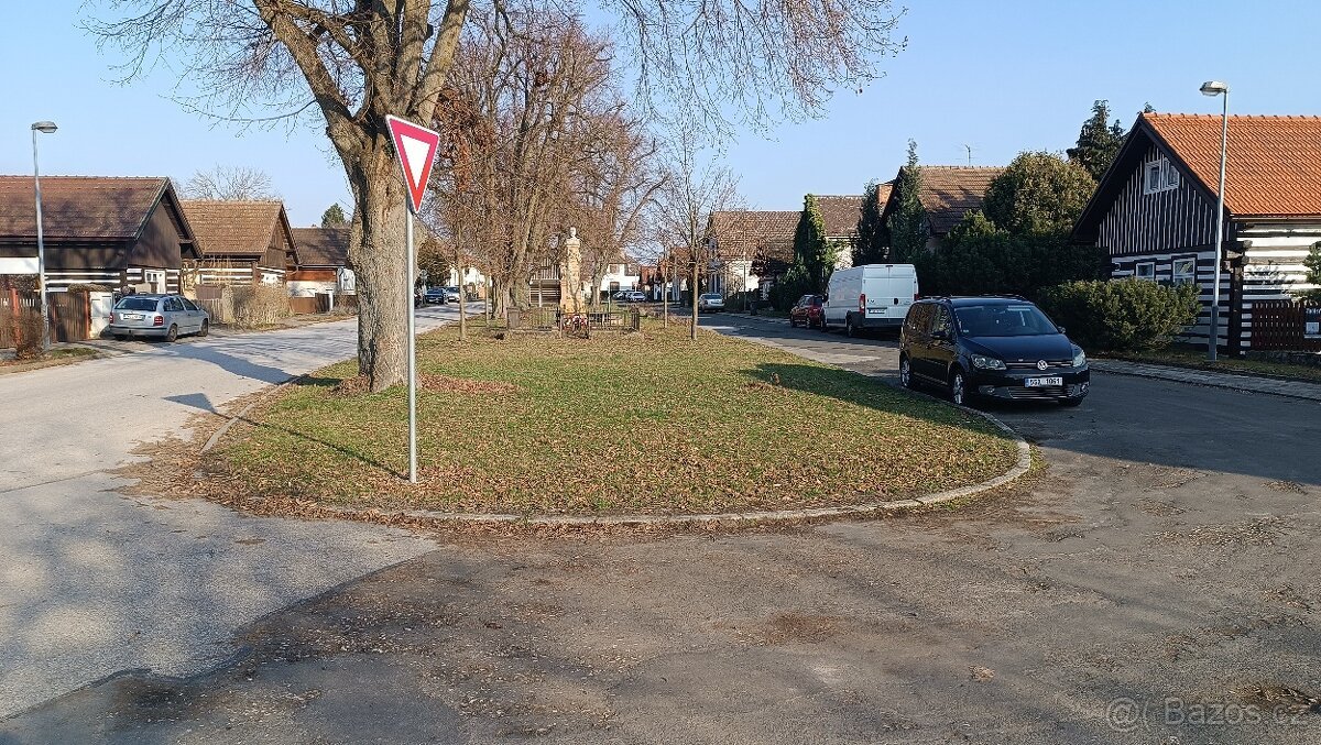 Stavební pozemek 785m-D35 za 6km,všechny sítě,Nové S