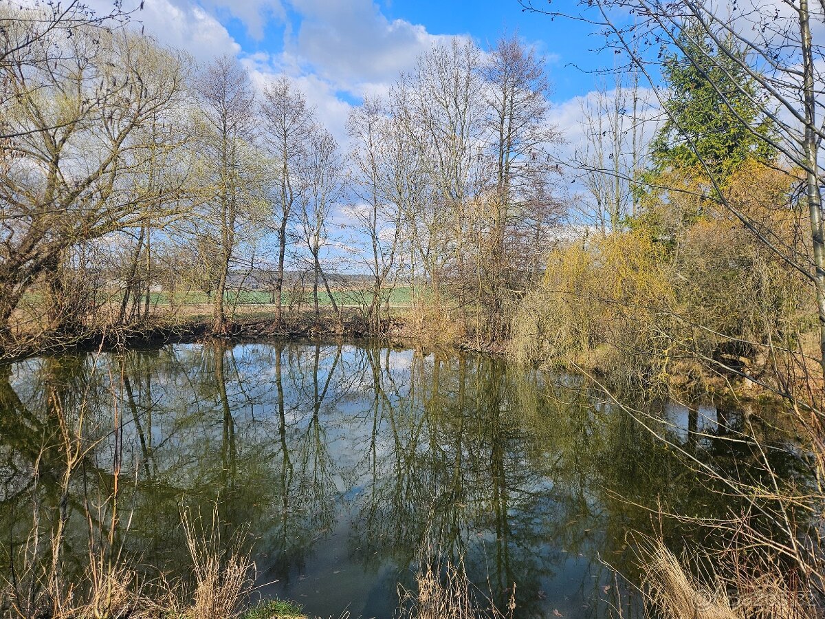 Stavební pozemek 785m-D35 za 6km,všechny sítě,Nové S