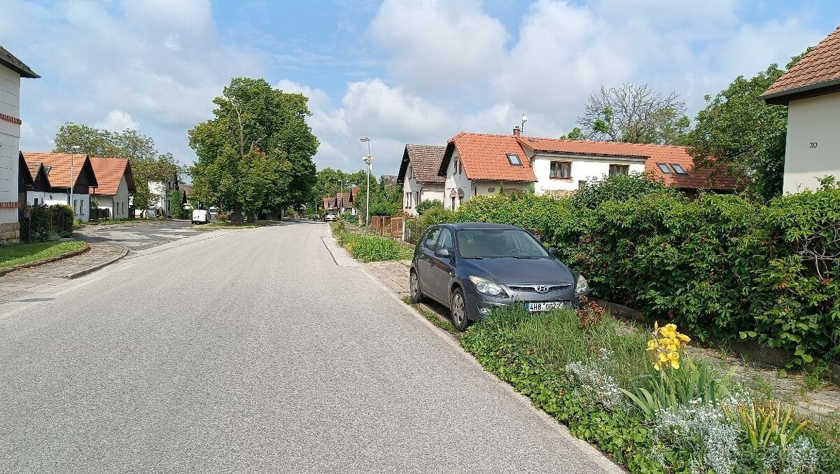 Stavební pozemek 785m-D35 za 6km,všechny sítě,Nové S