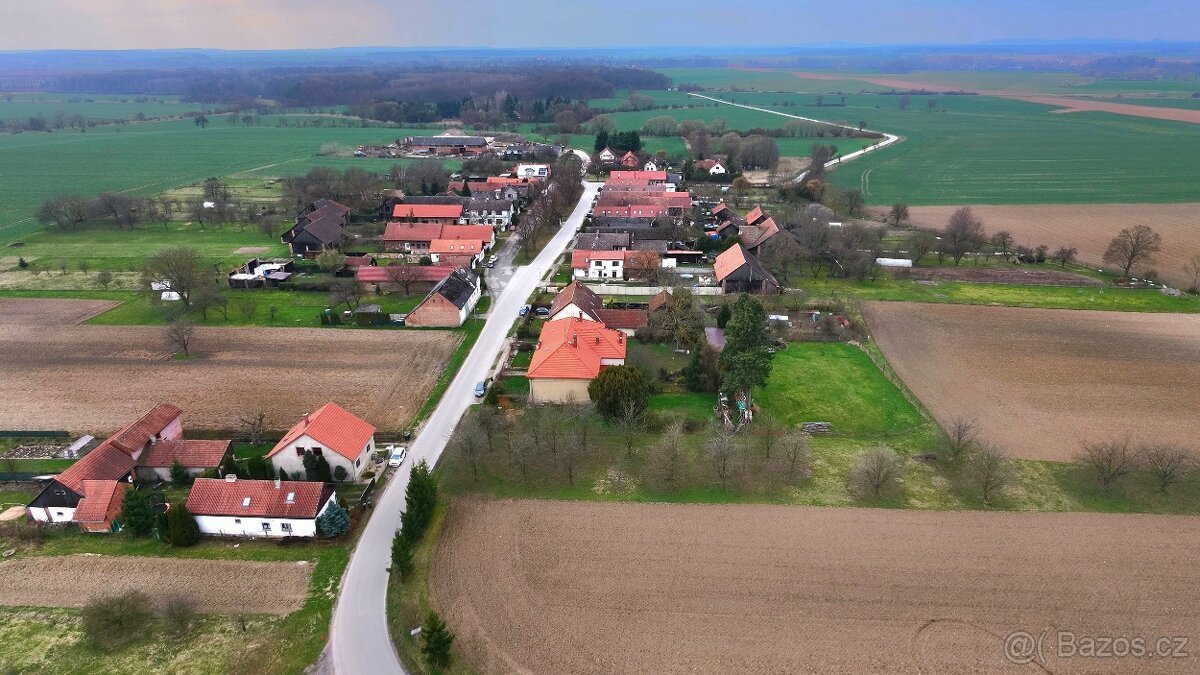 Stavební pozemek 785m-D35 za 6km,všechny sítě,Nové S