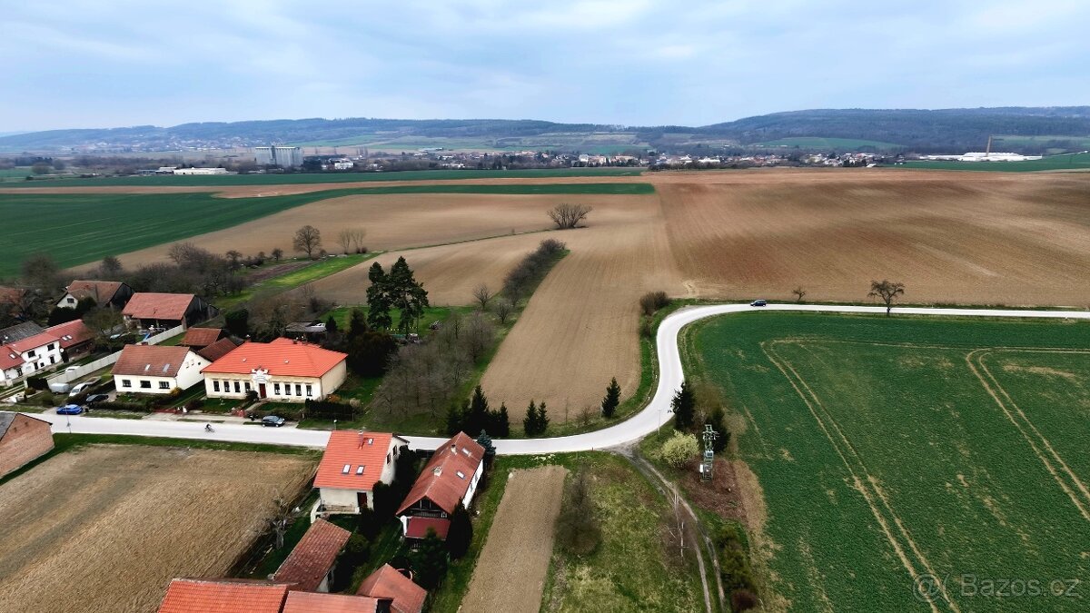 Stavební pozemek 785m-D35 za 6km,všechny sítě,Nové S