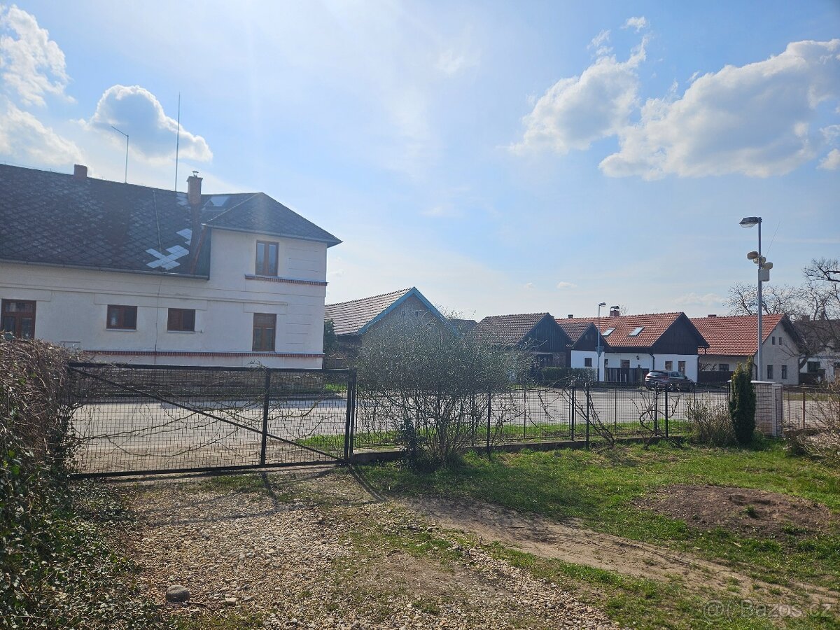 Stavební pozemek 785m-D35 za 6km,všechny sítě,Nové S