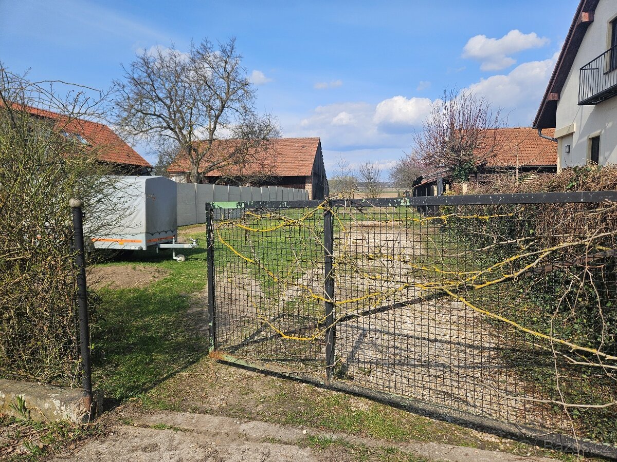 Stavební pozemek 785m-D35 za 6km,všechny sítě,Nové S