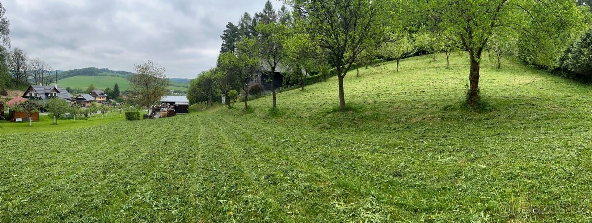 Prodej stavebního pozemku - 1611 m2 + lesní pozemek 673 m2