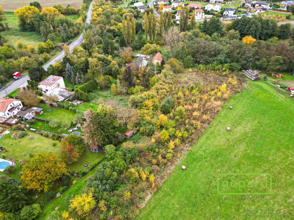 Soubor pozemků o výměře 12 706 m2, včetně potoka a RD k reko