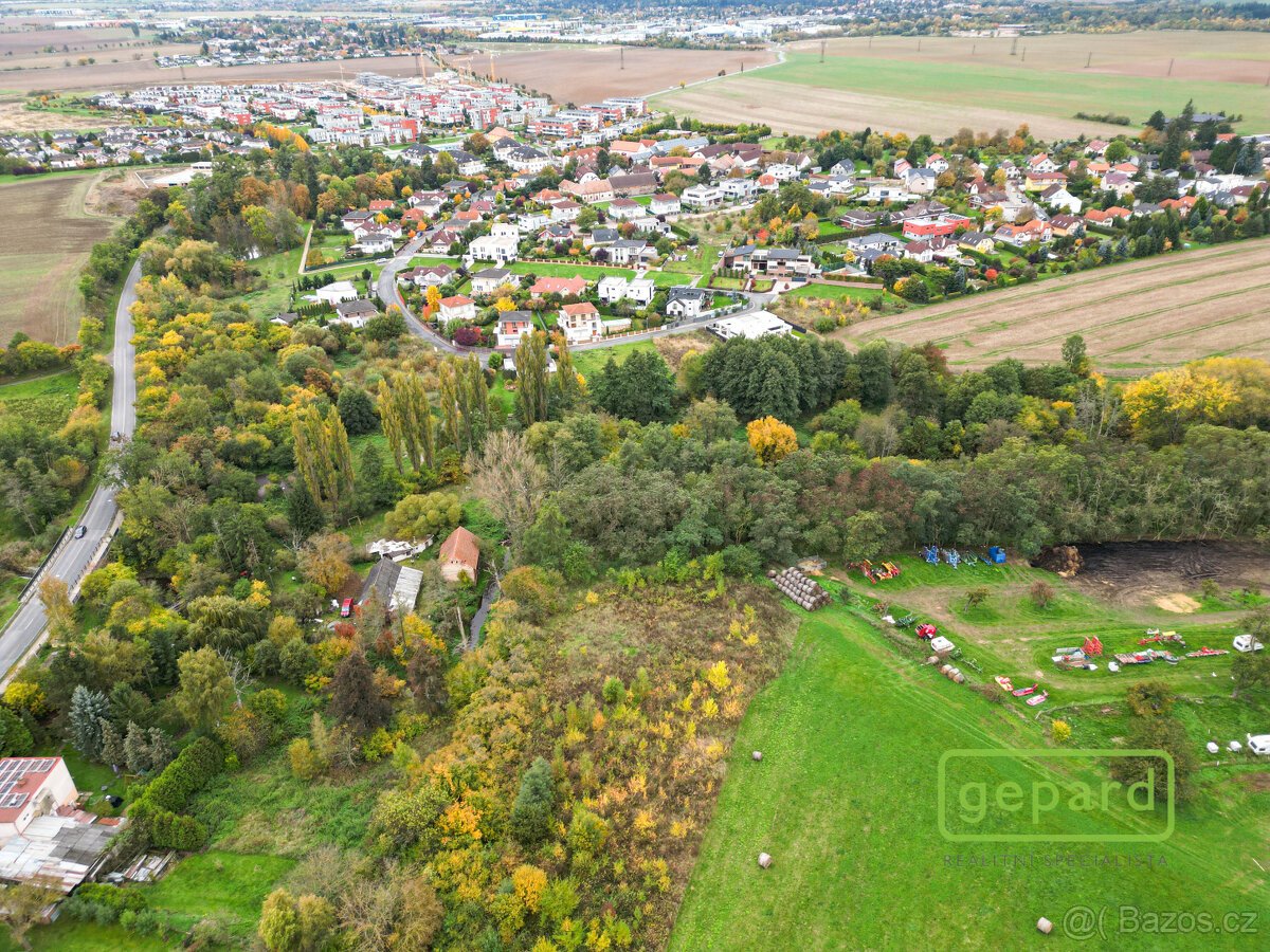 Soubor pozemků o výměře 12 706 m2, včetně potoka a RD k reko
