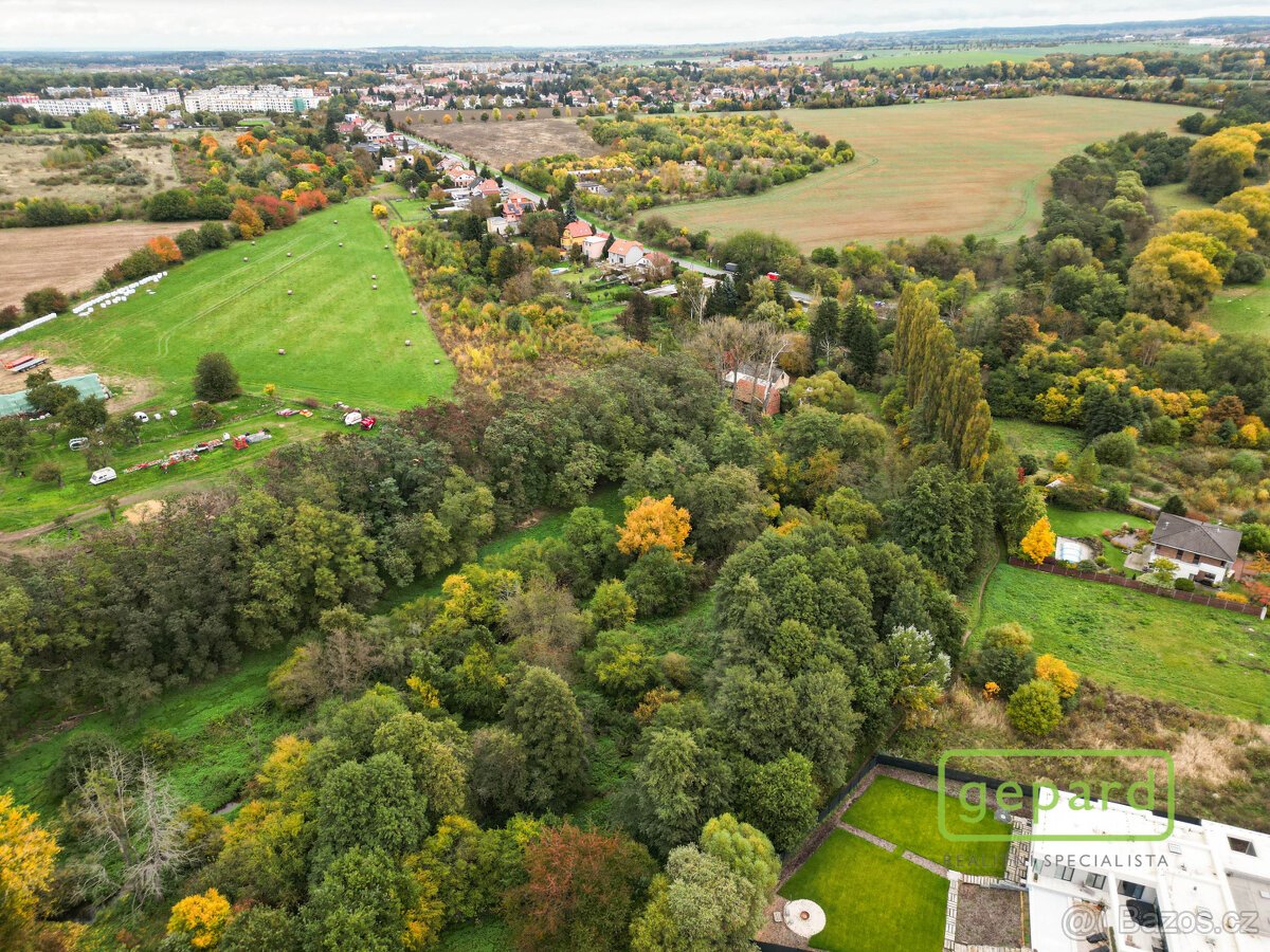 Soubor pozemků o výměře 12 706 m2, včetně potoka a RD k reko