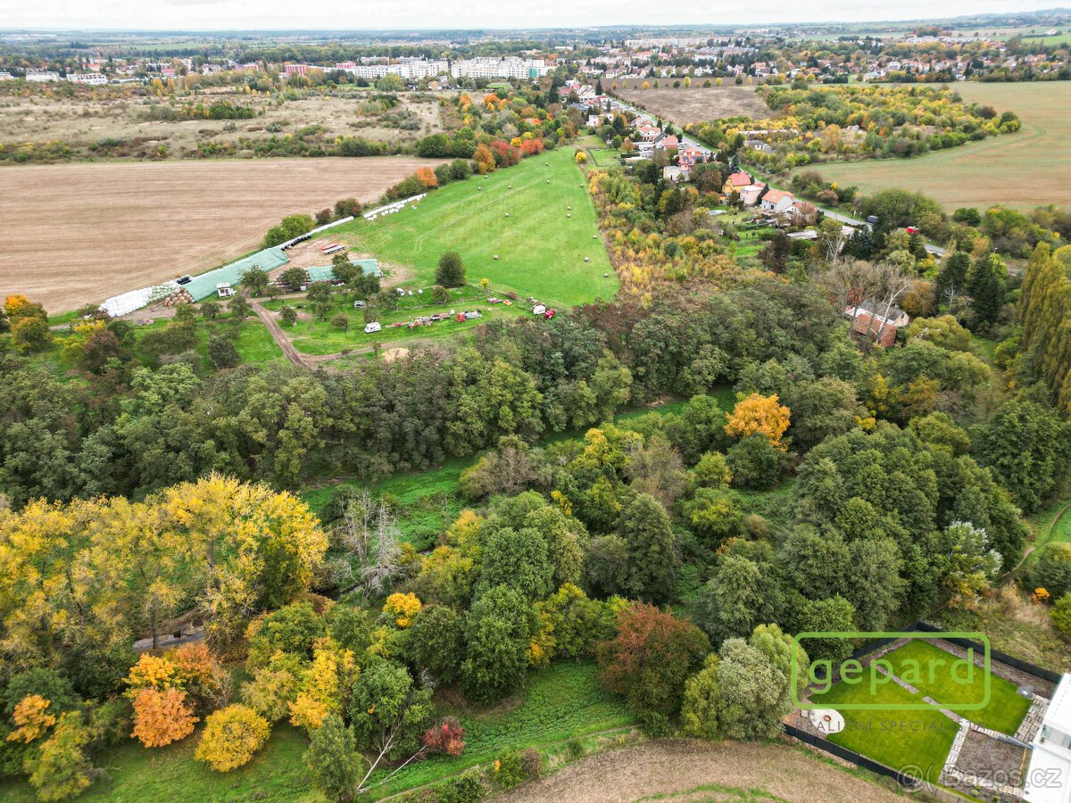 Soubor pozemků o výměře 12 706 m2, včetně potoka a RD k reko