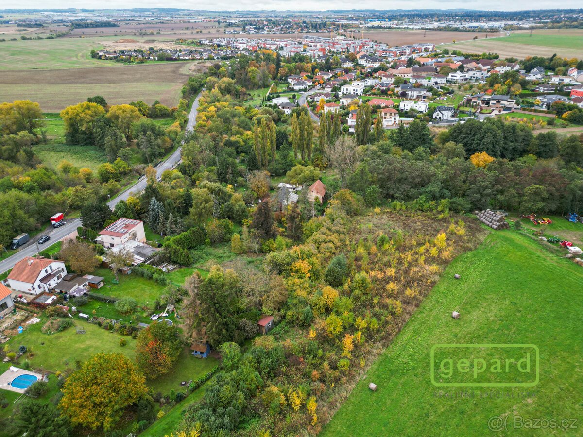 Soubor pozemků o výměře 12 706 m2, včetně potoka a RD k reko
