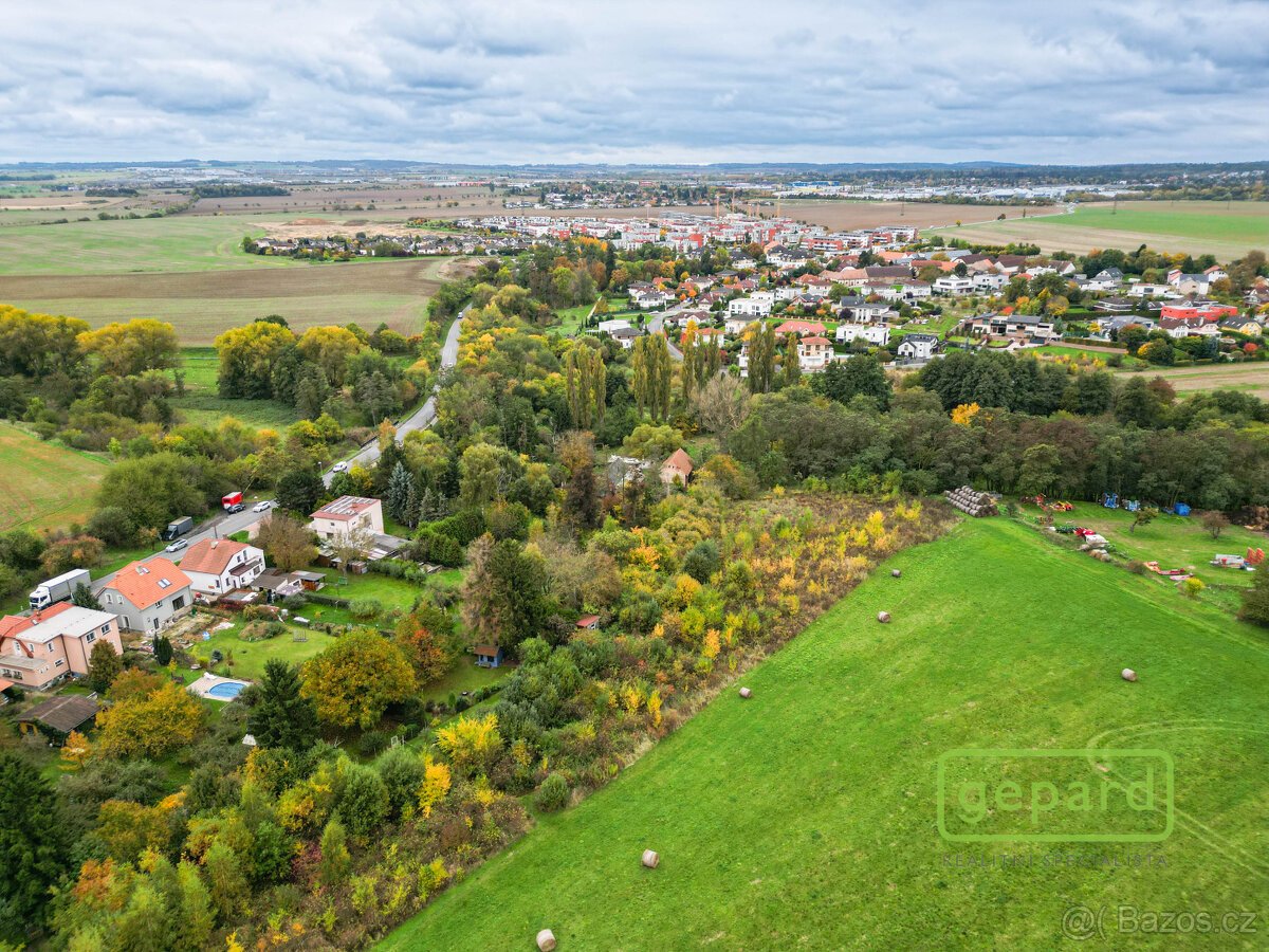 Soubor pozemků o výměře 12 706 m2, včetně potoka a RD k reko