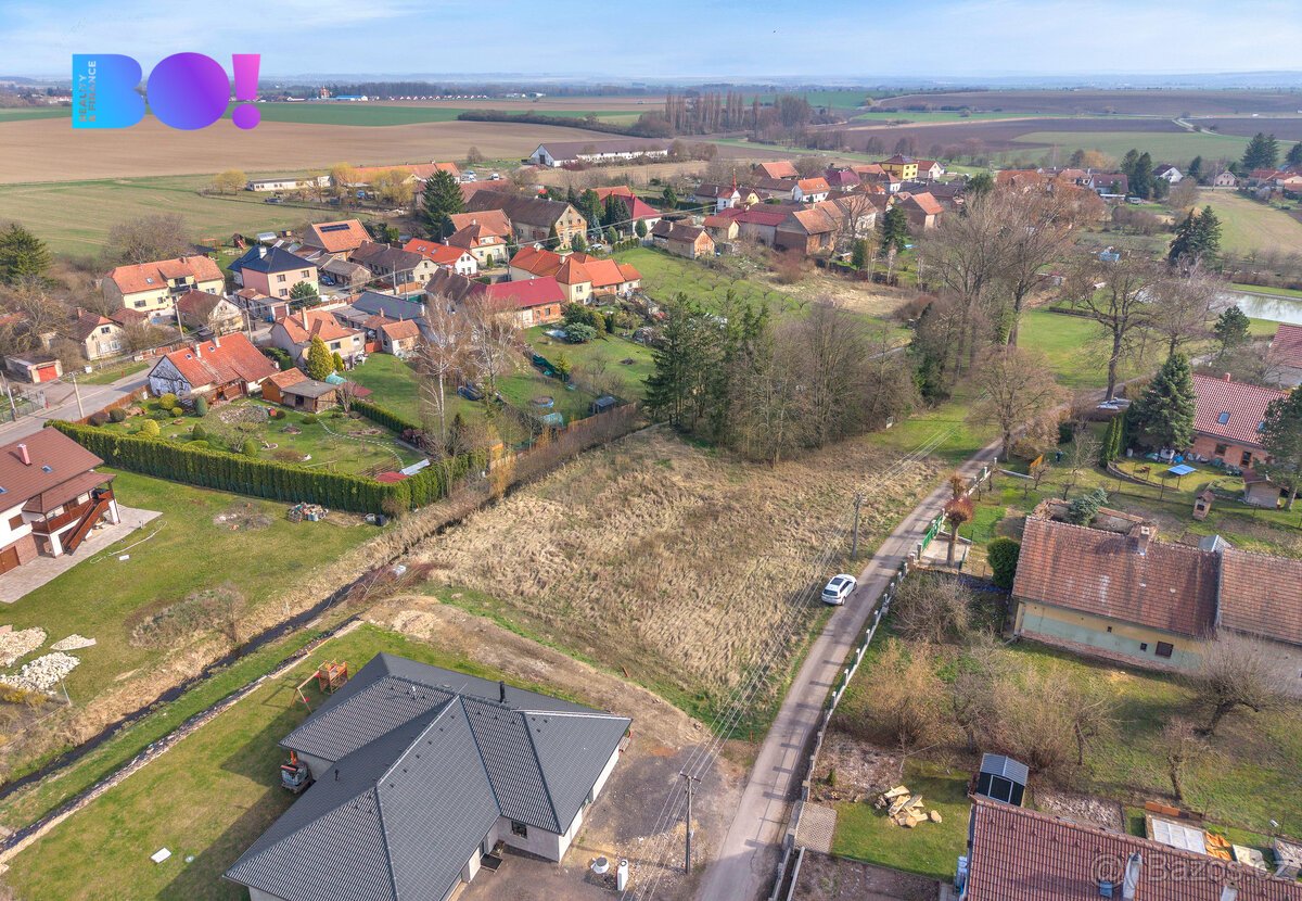 Prodej stavebního pozemku 928 m², Dolní Bezděkov, okres Chru