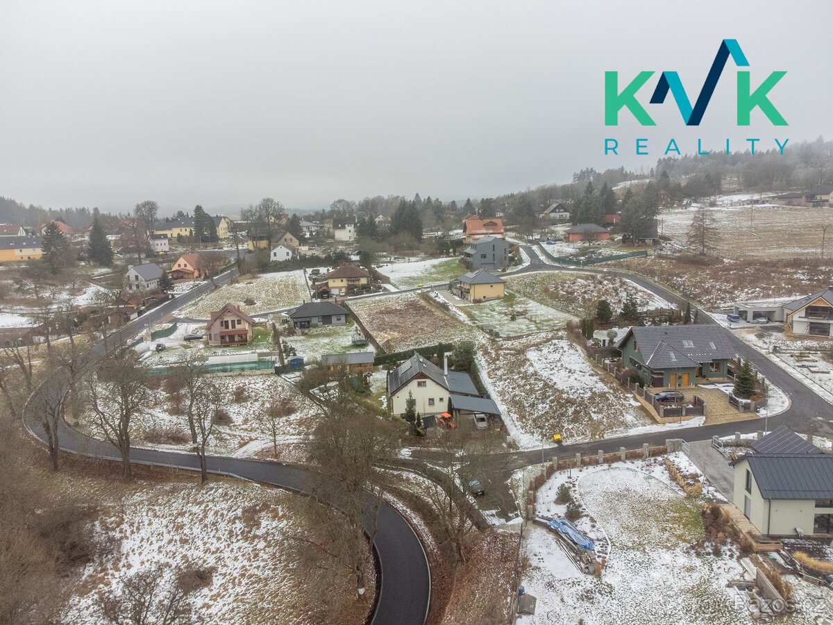 Zasíťovaný pozemek, 1 088 m2, voda, elektřina, kanalizace, ,