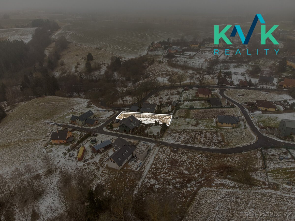 Zasíťovaný pozemek, 1 088 m2, voda, elektřina, kanalizace, ,