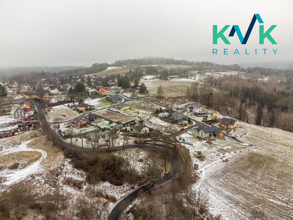 Zasíťovaný pozemek, 1 088 m2, voda, elektřina, kanalizace, ,