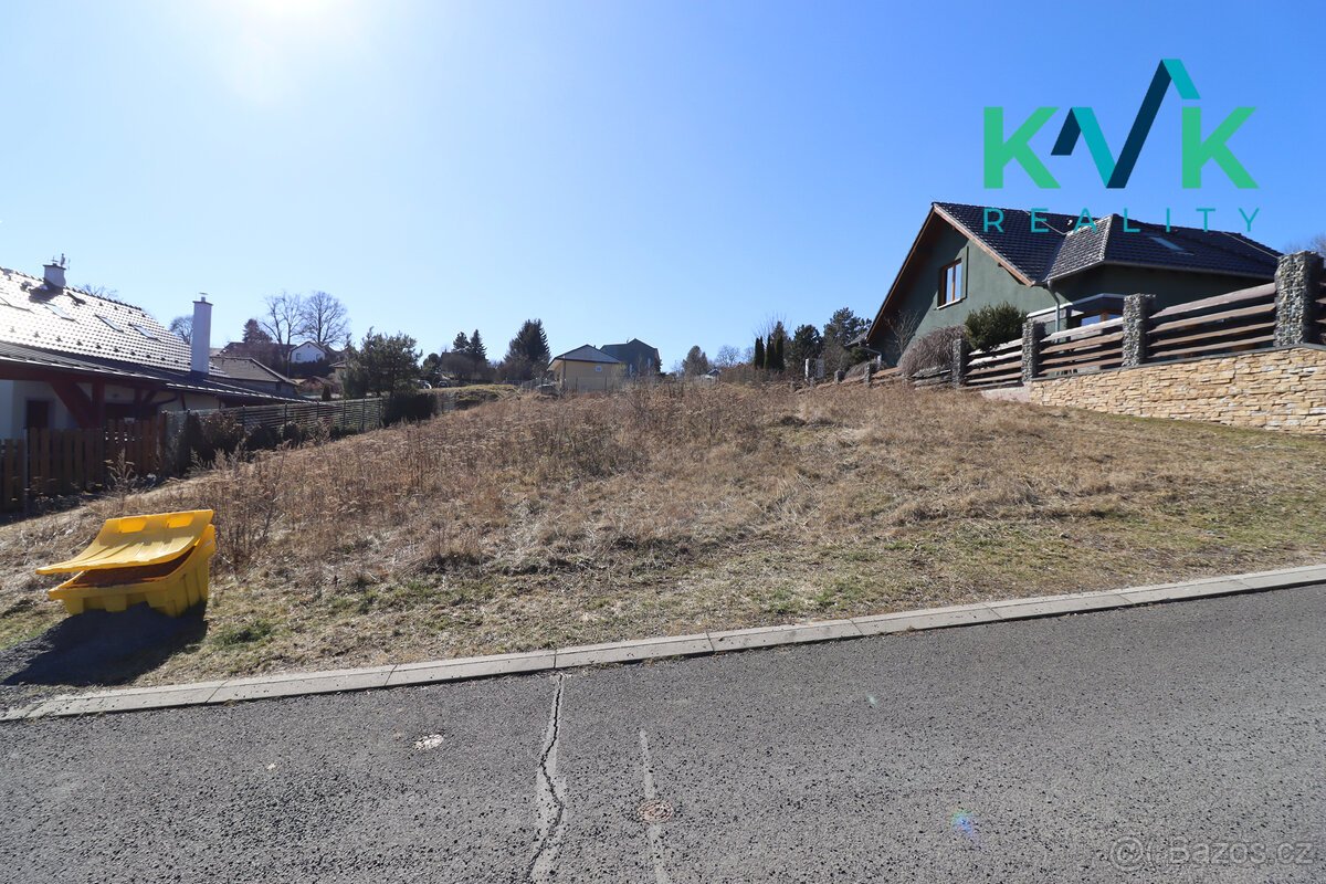 Zasíťovaný pozemek, 1 088 m2, voda, elektřina, kanalizace, ,