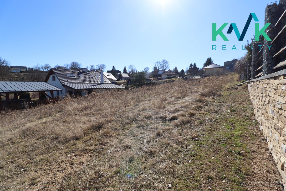 Zasíťovaný pozemek, 1 088 m2, voda, elektřina, kanalizace, ,