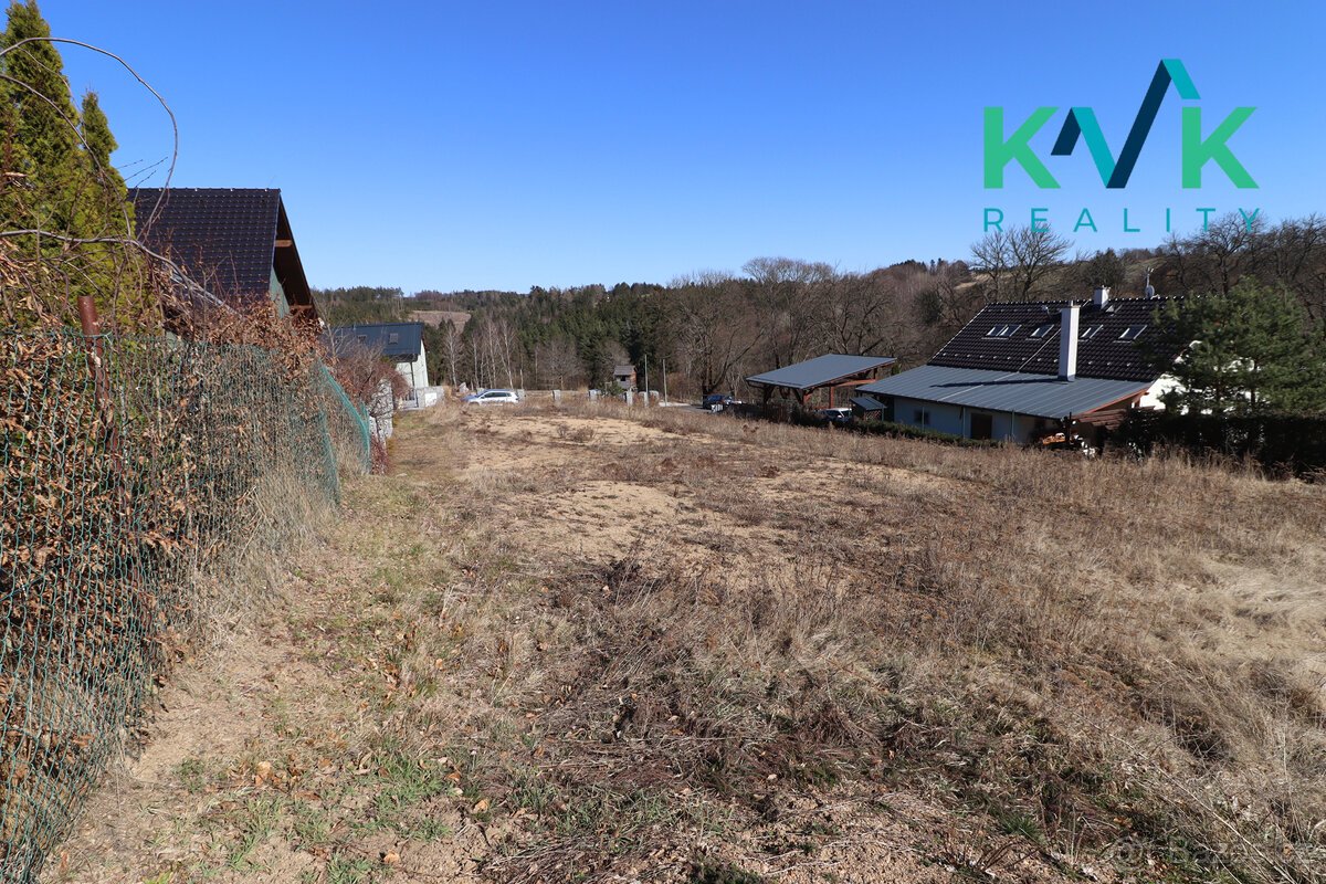 Zasíťovaný pozemek, 1 088 m2, voda, elektřina, kanalizace, ,