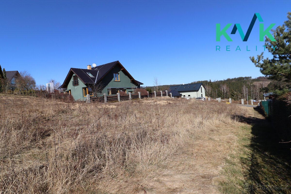 Zasíťovaný pozemek, 1 088 m2, voda, elektřina, kanalizace, ,