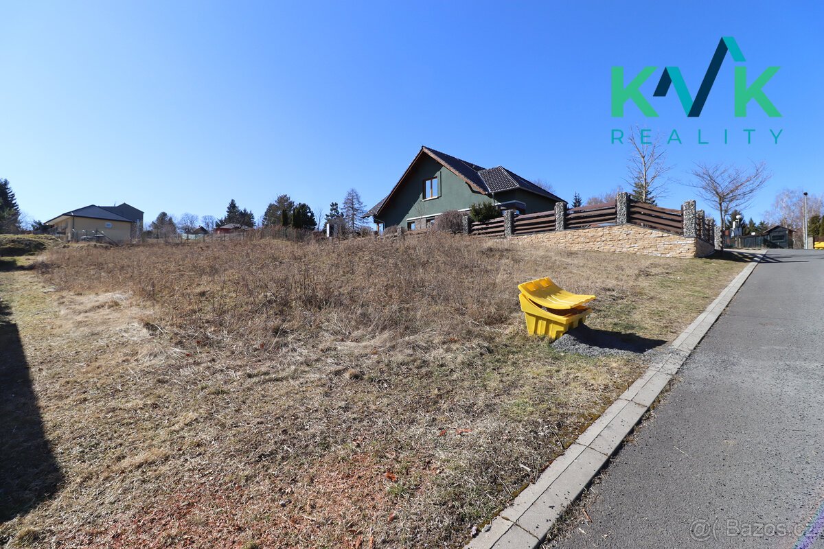 Zasíťovaný pozemek, 1 088 m2, voda, elektřina, kanalizace, ,