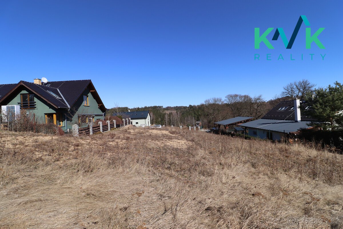 Zasíťovaný pozemek, 1 088 m2, voda, elektřina, kanalizace, ,