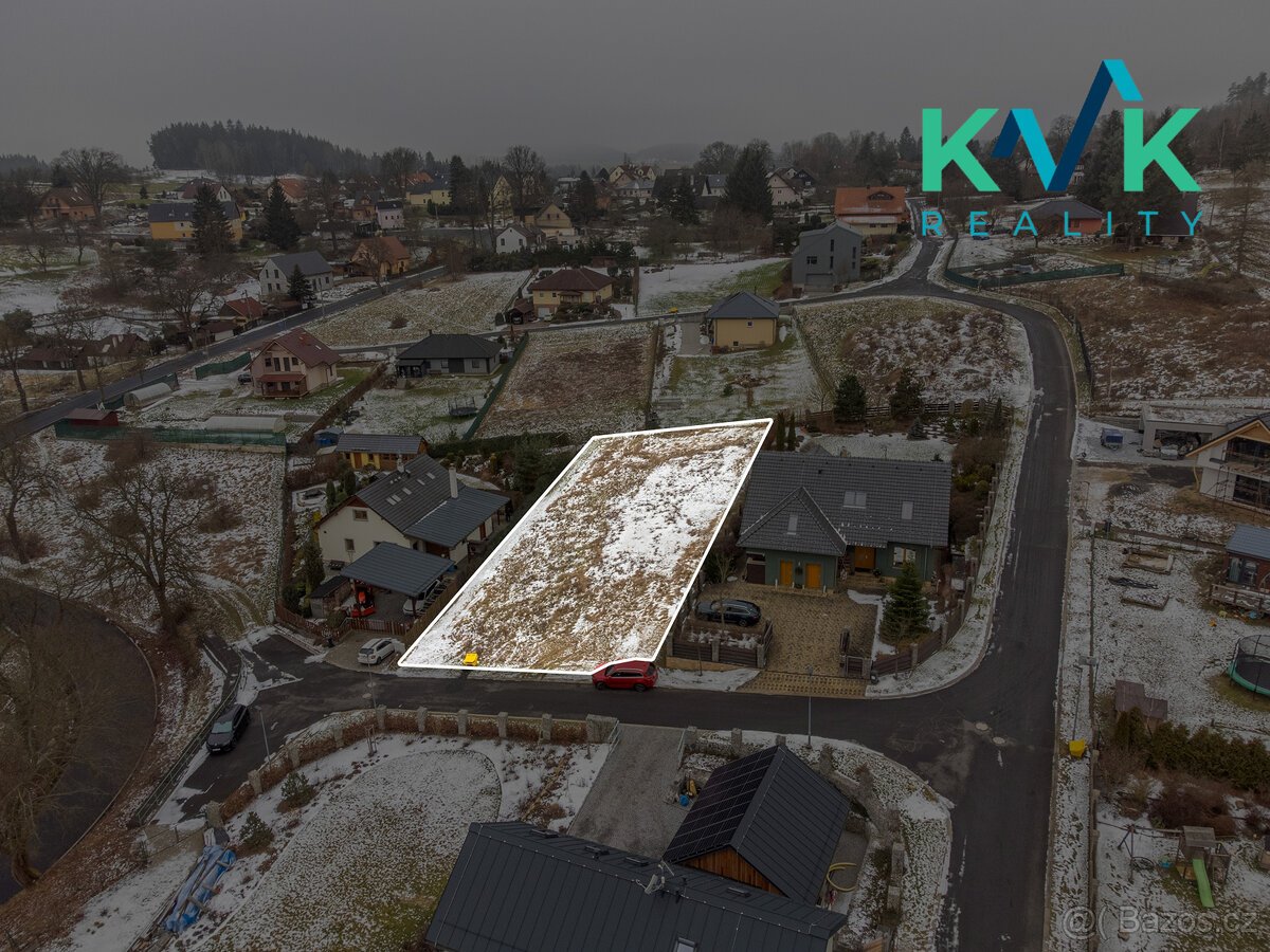 Zasíťovaný pozemek, 1 088 m2, voda, elektřina, kanalizace, ,