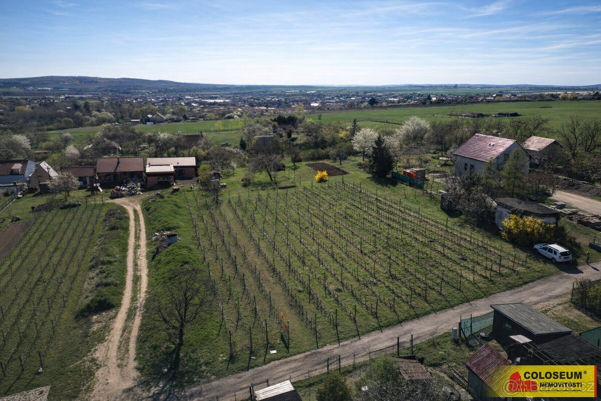 Nový Šaldorf - Sedlešovice, soubor pozemků, vhodný jako stav