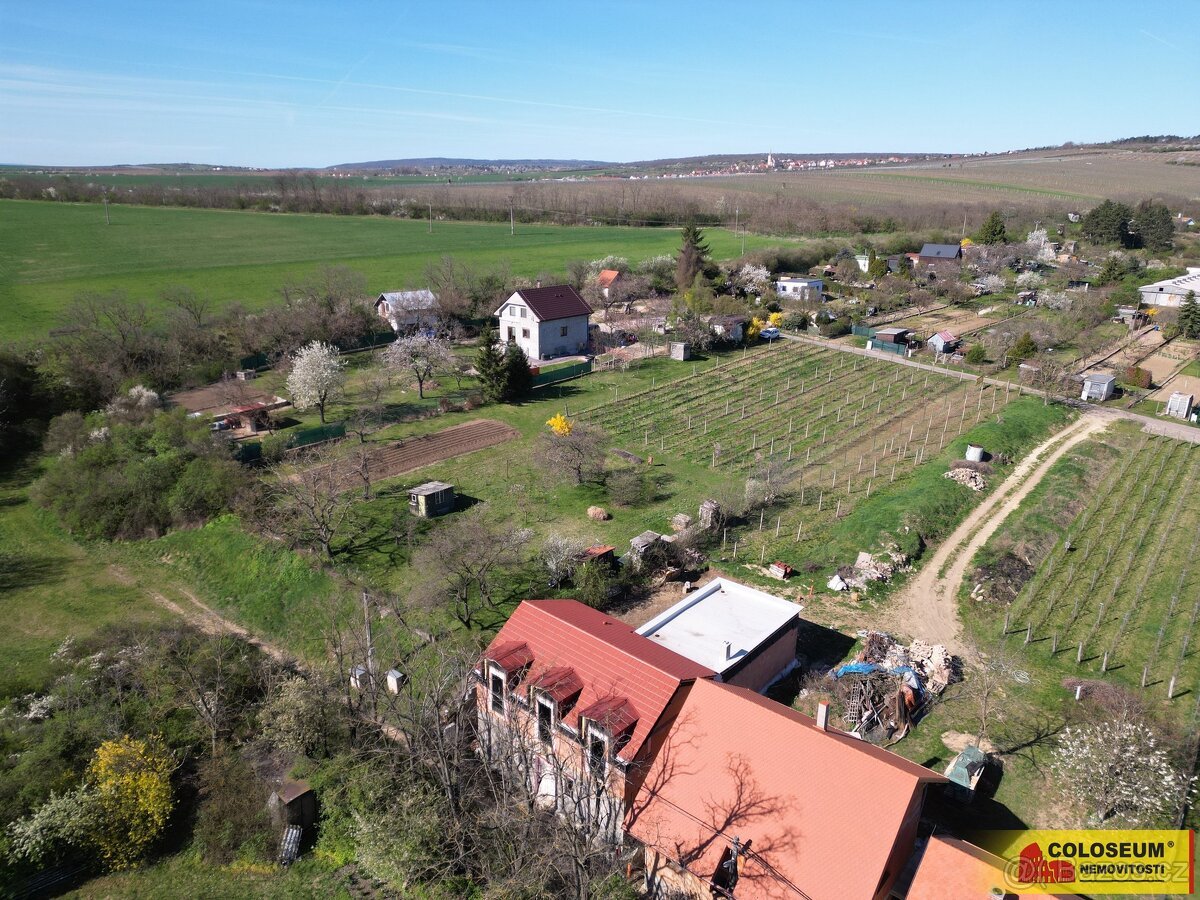 Nový Šaldorf - Sedlešovice, soubor pozemků, vhodný jako stav