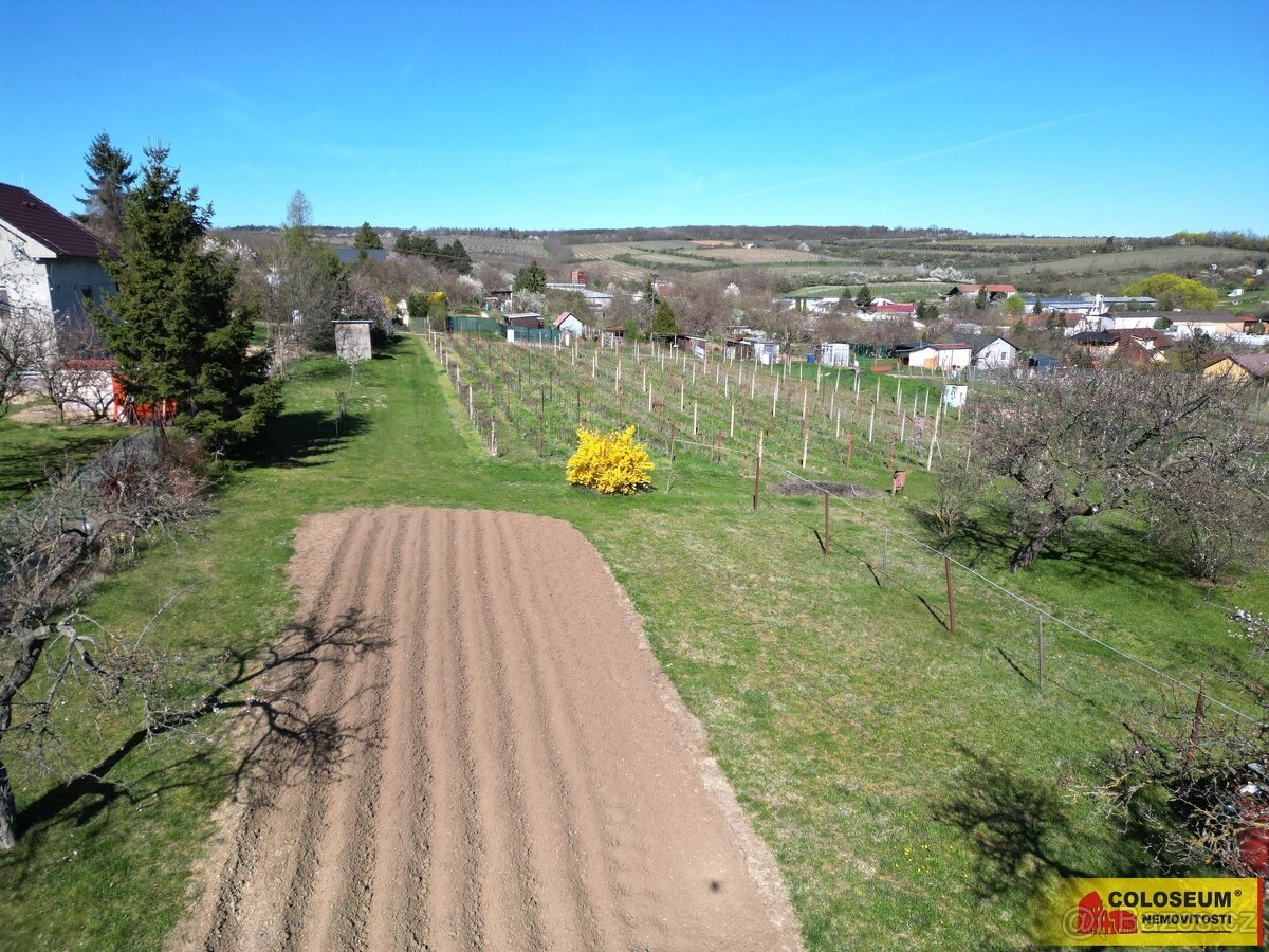 Nový Šaldorf - Sedlešovice, soubor pozemků, vhodný jako stav