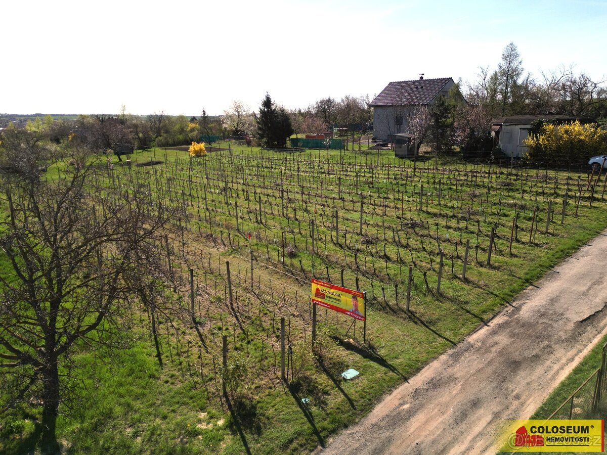 Nový Šaldorf - Sedlešovice, soubor pozemků, vhodný jako stav
