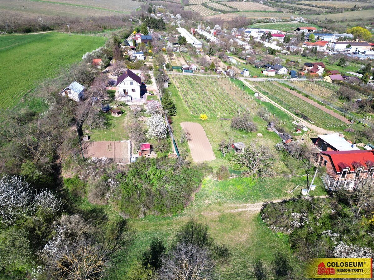 Nový Šaldorf - Sedlešovice, soubor pozemků, vhodný jako stav