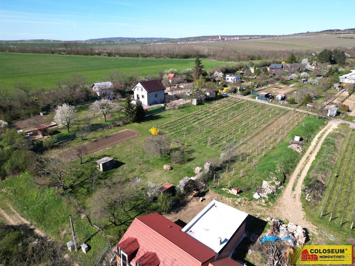 Nový Šaldorf - Sedlešovice, soubor pozemků, vhodný jako stav