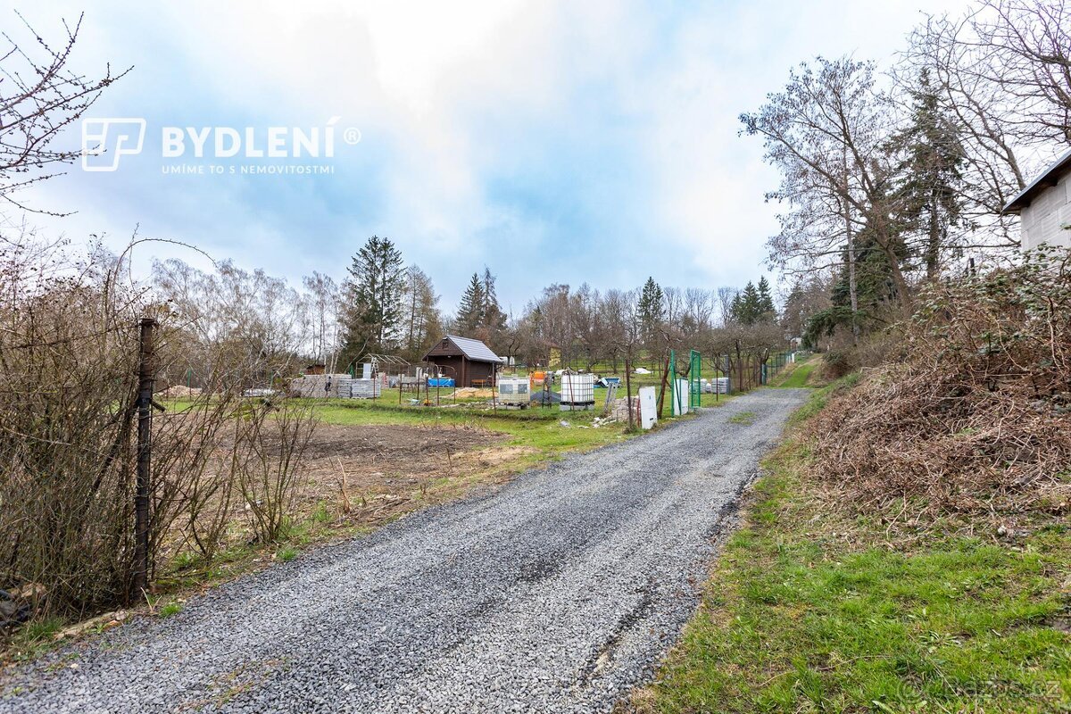 Prodej pozemku 622 m and sup2; v Novosedlicích u Teplic a po