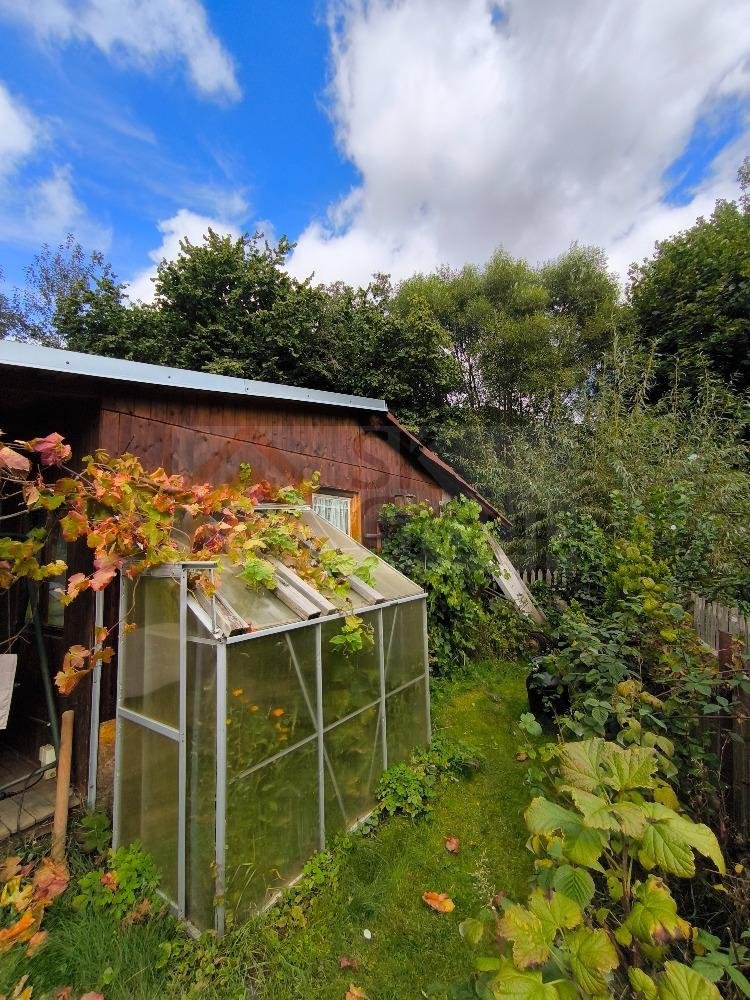 Prodej zahrady 569 m2 včetně dřevěné chaty