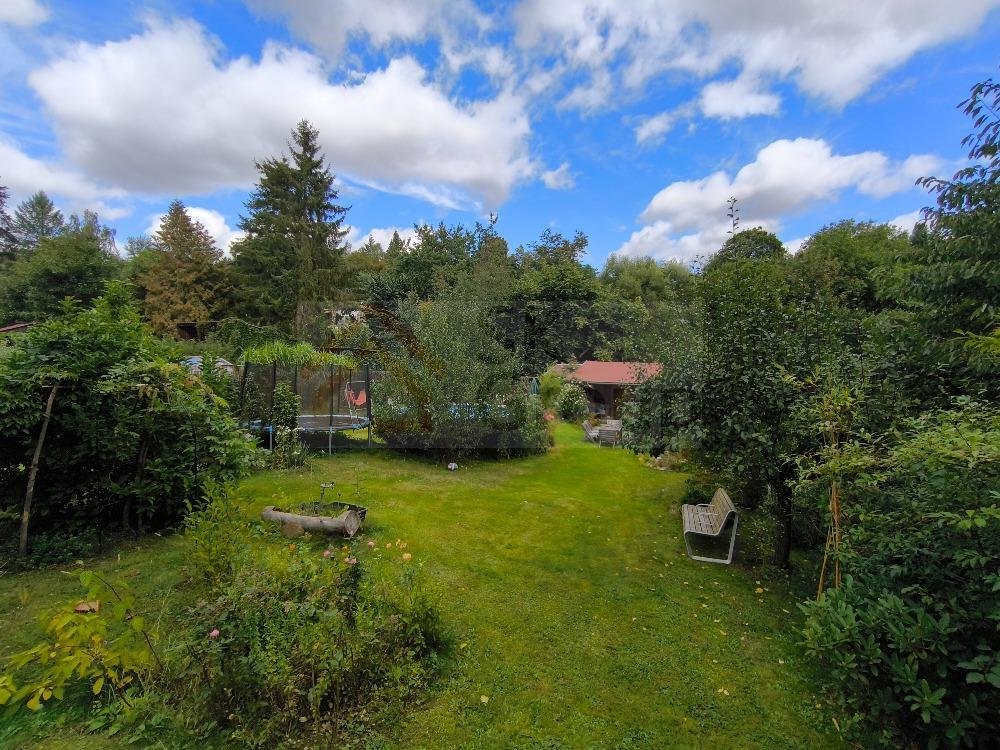 Prodej zahrady 569 m2 včetně dřevěné chaty