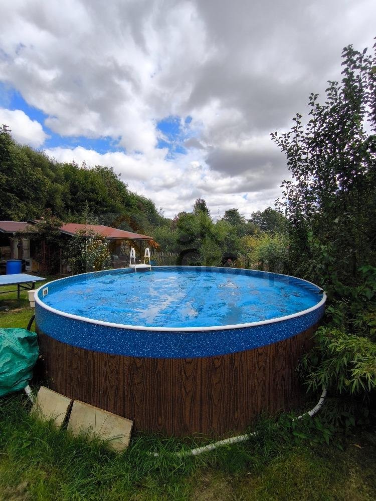 Prodej zahrady 569 m2 včetně dřevěné chaty