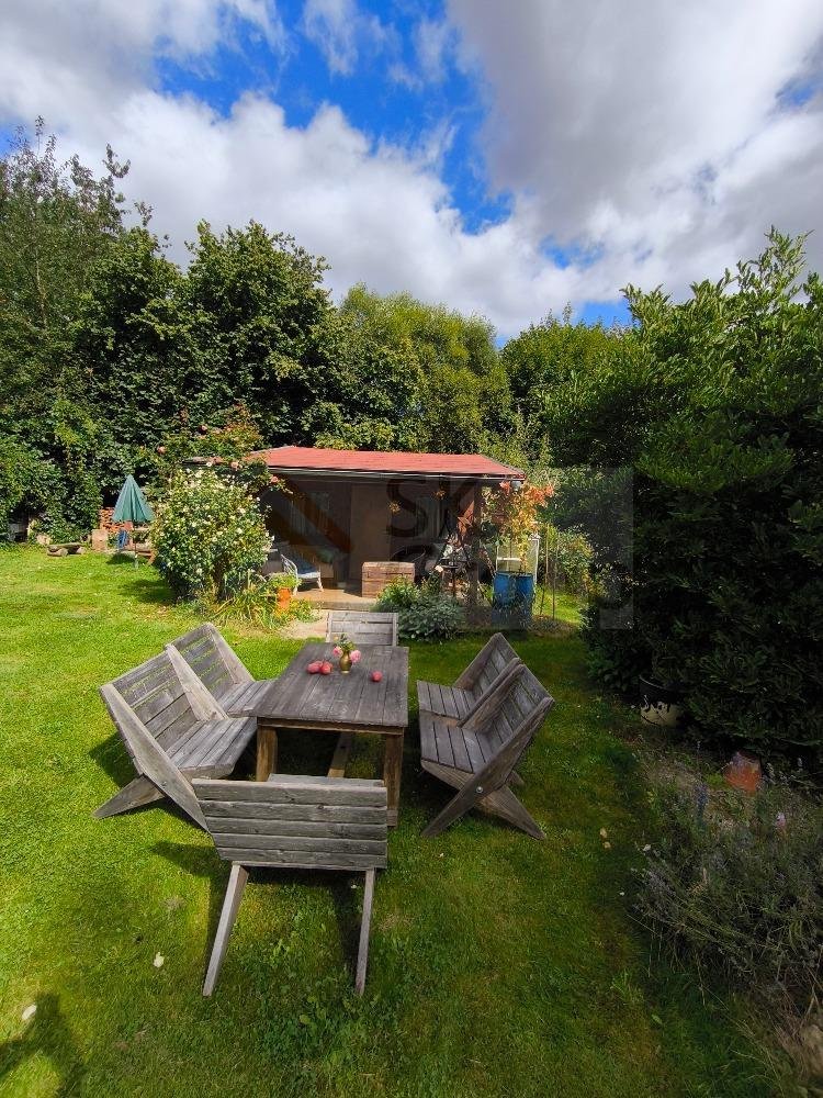 Prodej zahrady 569 m2 včetně dřevěné chaty