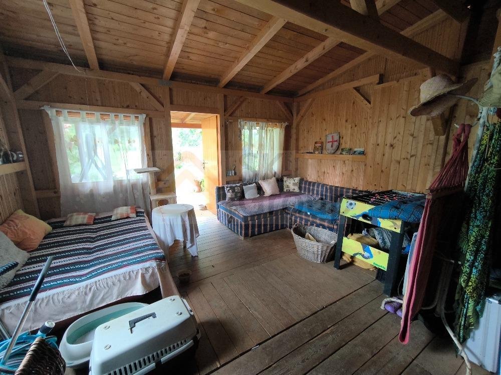 Prodej zahrady 569 m2 včetně dřevěné chaty