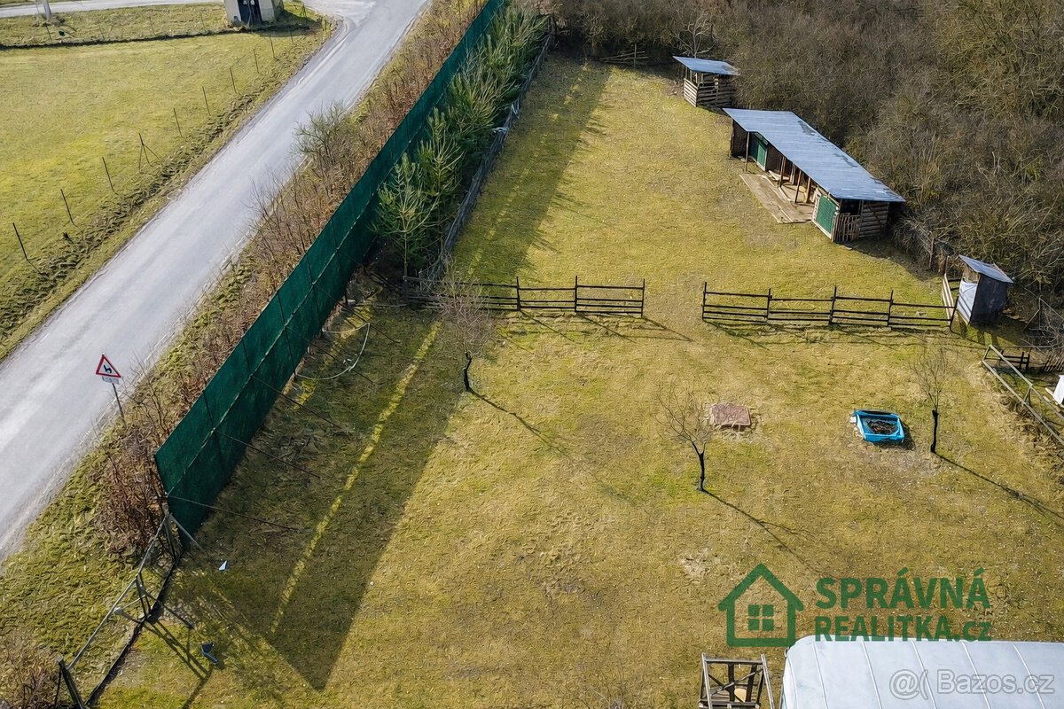 Prodej pozemku Kvášňovice 1840 m2