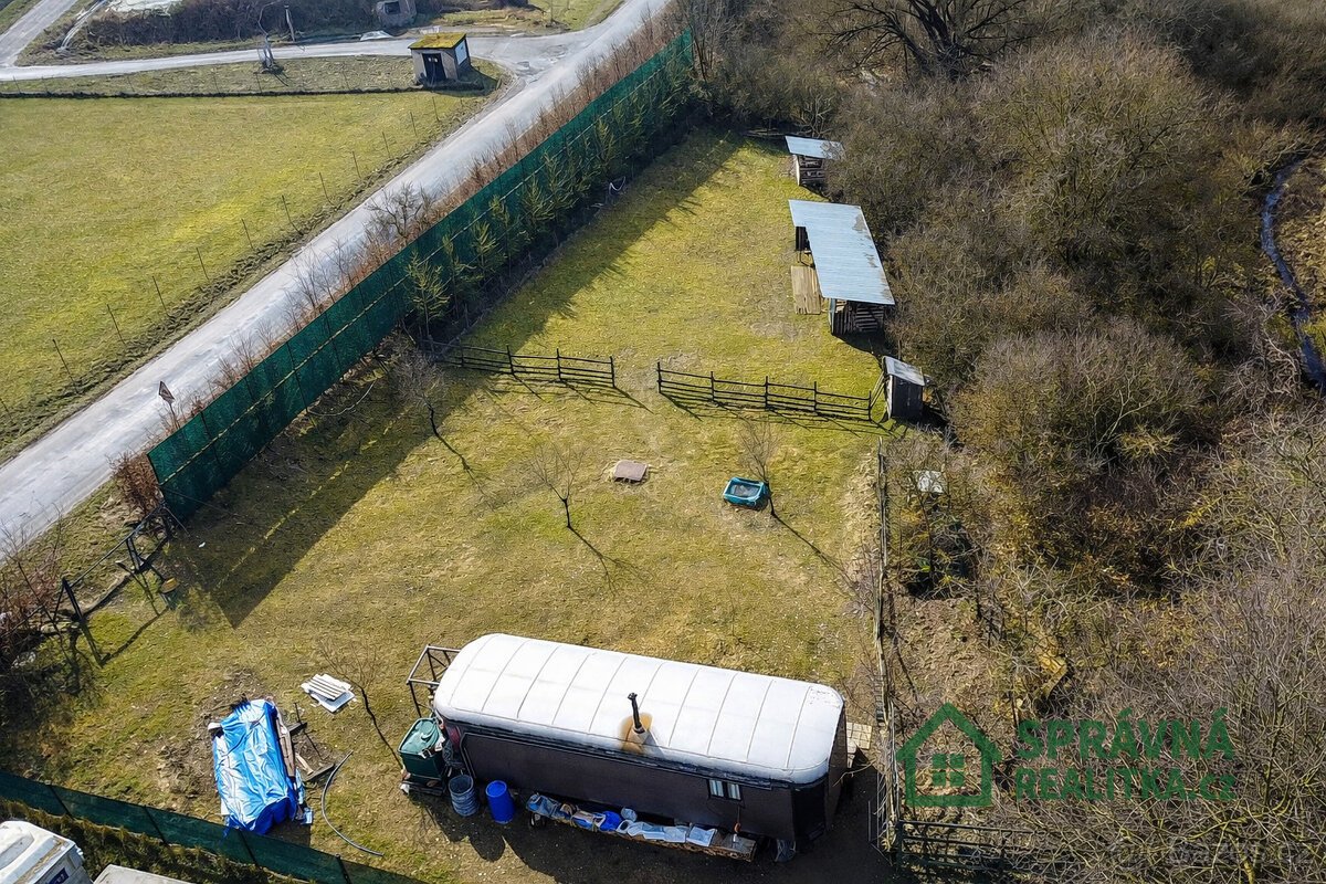 Prodej pozemku Kvášňovice 1840 m2