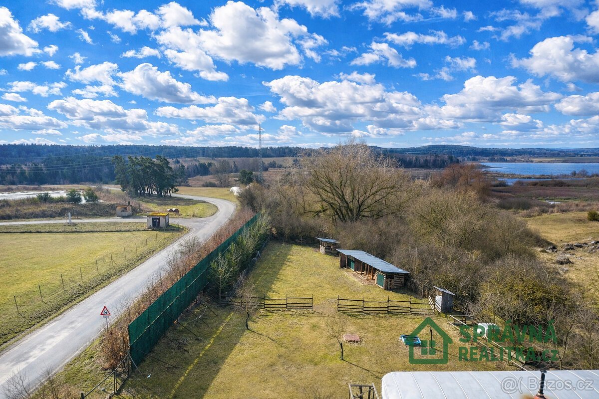 Prodej pozemku Kvášňovice 1840 m2