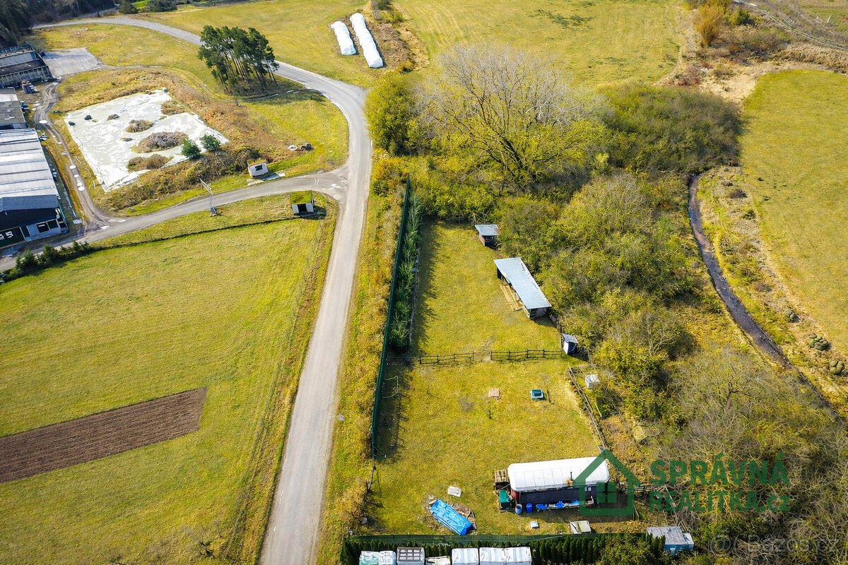 Prodej pozemku Kvášňovice 1840 m2