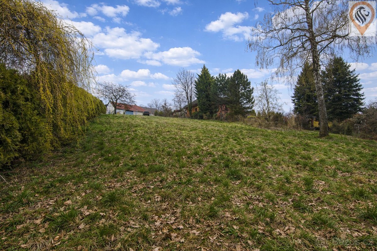 Výjimečný stavební pozemek s privátní zelení – Barchov u Par