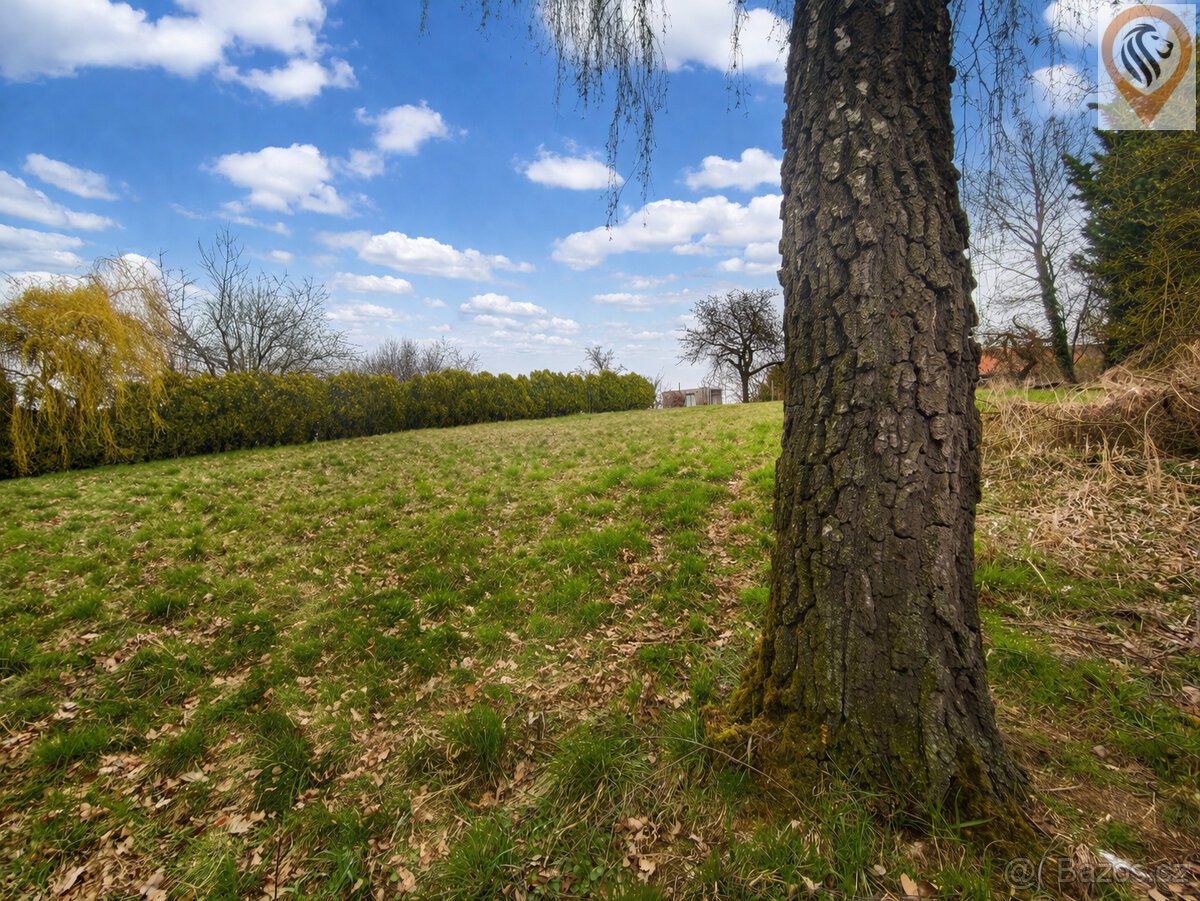 Výjimečný stavební pozemek s privátní zelení – Barchov u Par