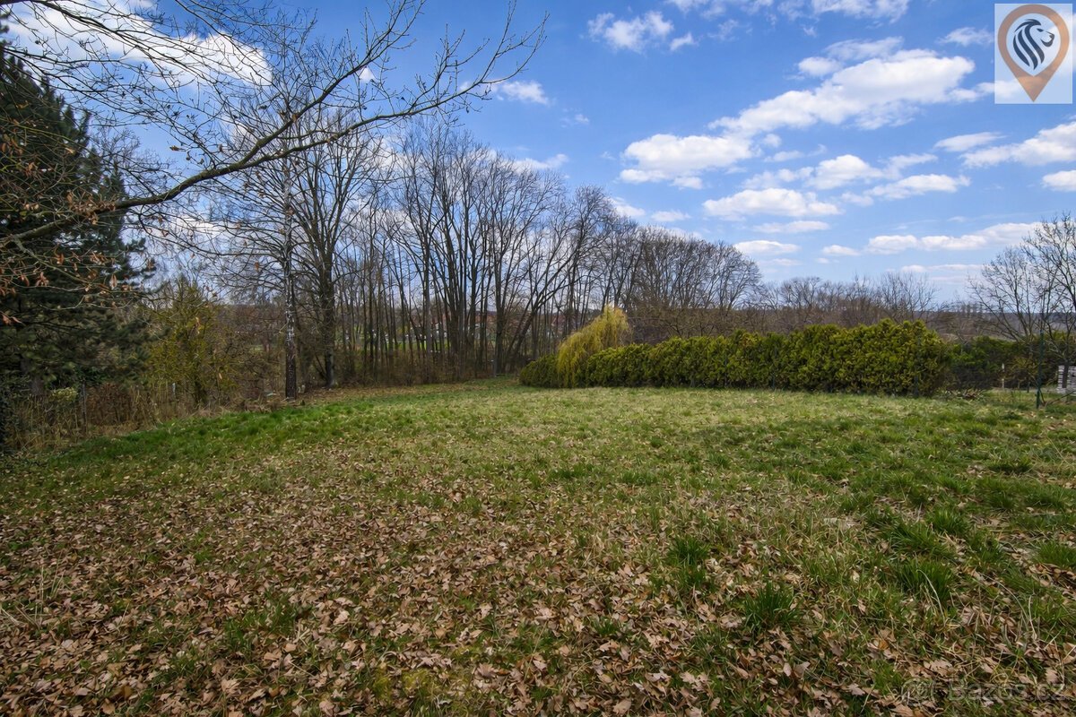 Výjimečný stavební pozemek s privátní zelení – Barchov u Par