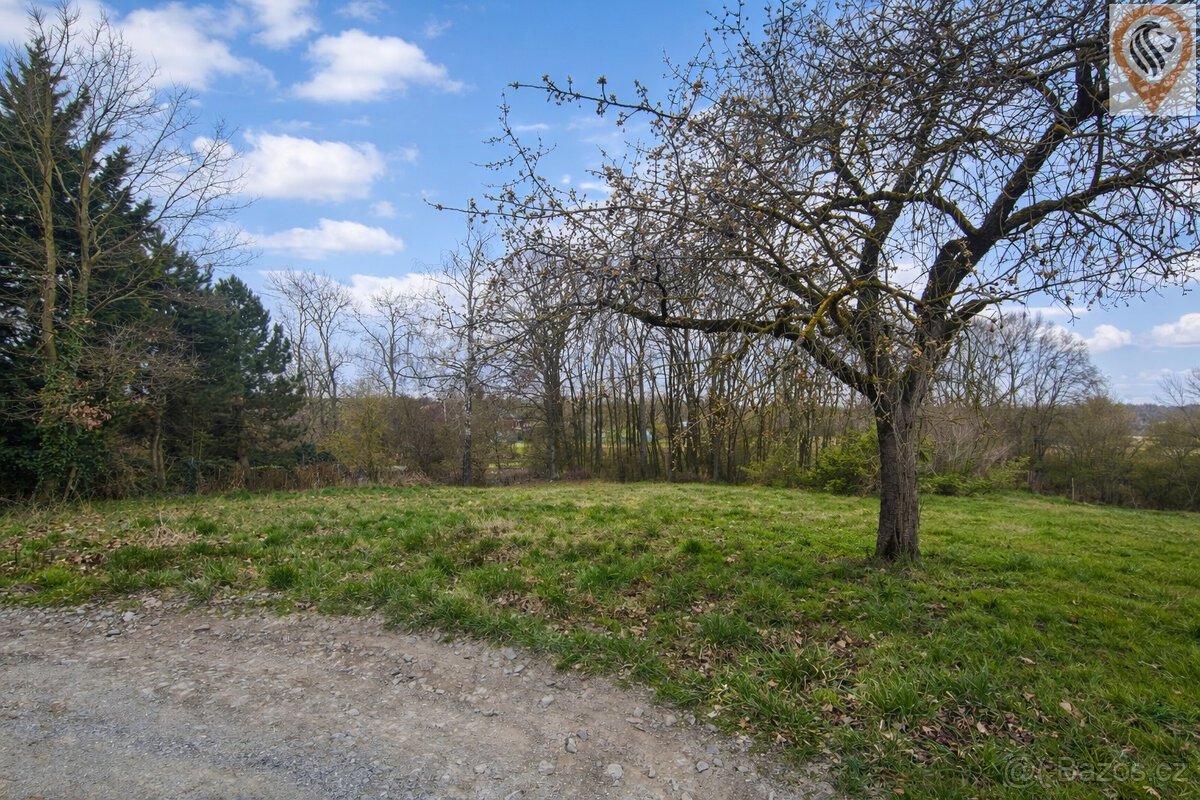 Výjimečný stavební pozemek s privátní zelení – Barchov u Par