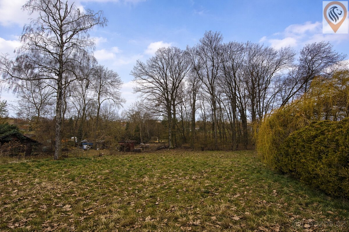 Výjimečný stavební pozemek s privátní zelení – Barchov u Par
