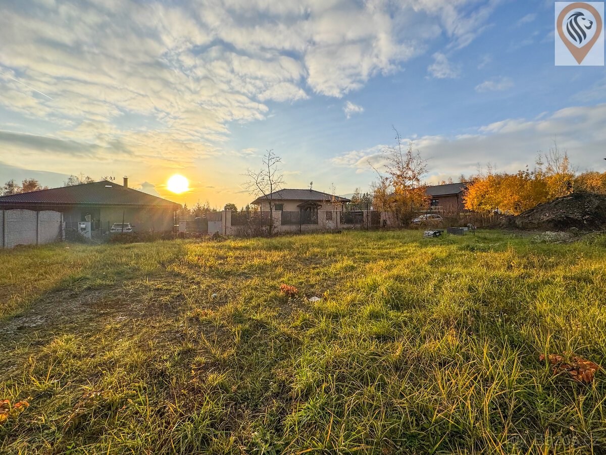 Pozemek v Košťanech o velikosti 1002 m² nabízí klid a prosto