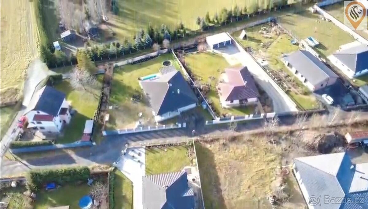 Pozemek v Košťanech o velikosti 1002 m² nabízí klid a prosto