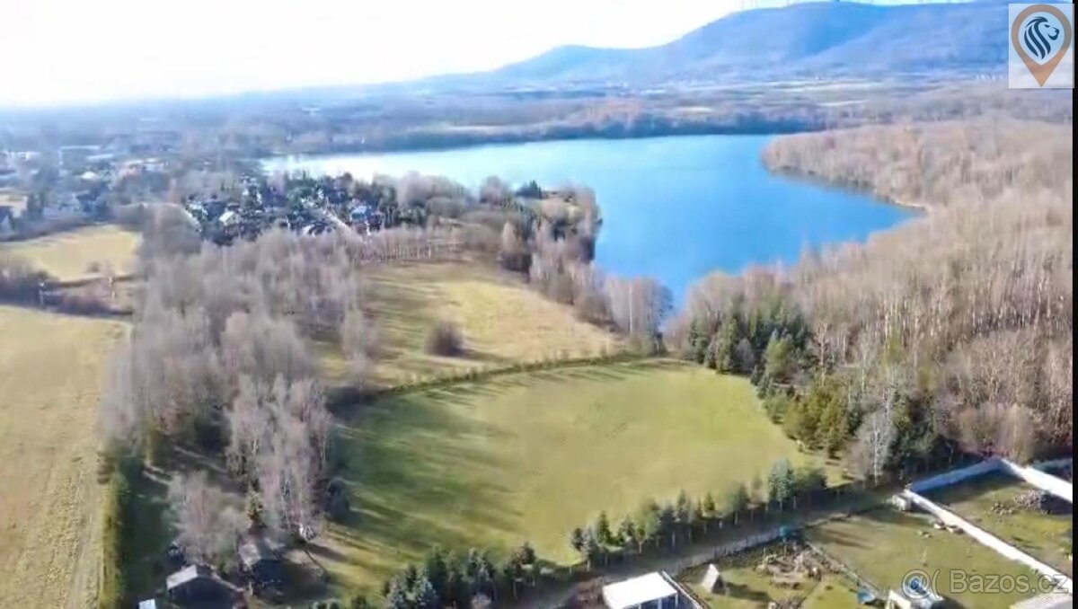 Pozemek v Košťanech o velikosti 1002 m² nabízí klid a prosto